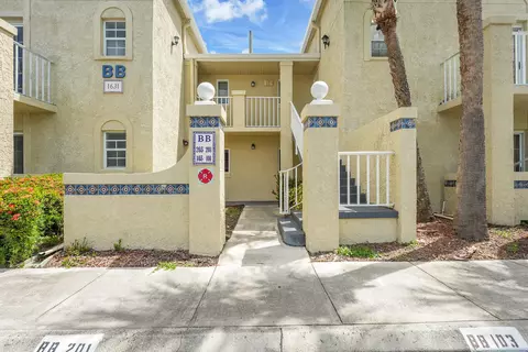 1631 SE Green Acres Cir SE #BB-203, Port Saint Lucie, FL 34952