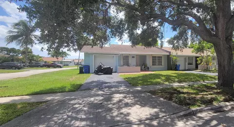 5550 Lakewood Cir #A, Margate, FL 33063
