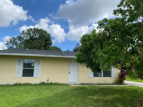 227 NE Camelot Dr, Port Saint Lucie, FL 34983