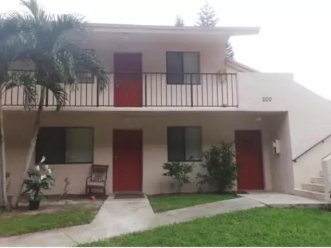 200 Nottingham Cir #J, Greenacres, FL 33463
