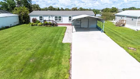 1215 Friendship Dr NE, Moore Haven, FL 33471