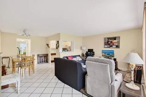 384 Fanshaw J, Boca Raton, FL 33434
