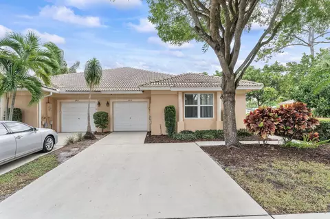 2515 Coral Trace Cir N, Delray Beach, FL 33445