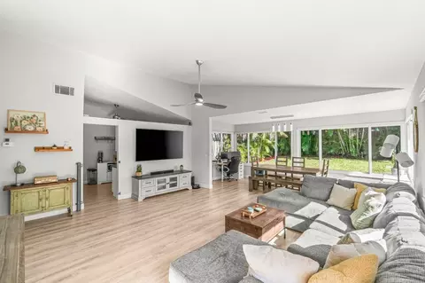 2823 SW 2nd St, Delray Beach, FL 33445