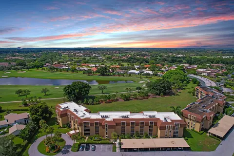 5350 Woodland Lakes Dr #111, Palm Beach Gardens, FL 33418