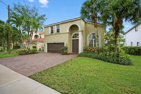 8933 Alexandra Cir, Wellington, FL 33414