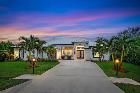 381 SW Hollyhock, Port Saint Lucie, FL 34953