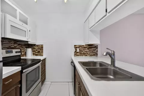 2089 E Bond Dr, West Palm Beach, FL 33415