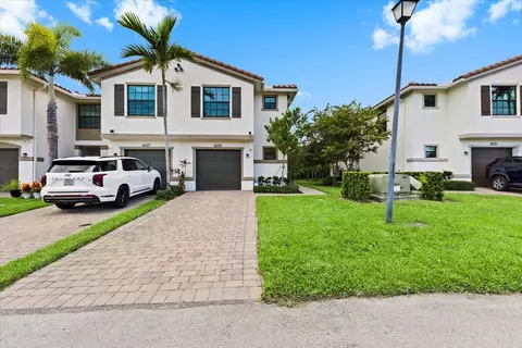 6019 Woods Edge Cir, Riviera Beach, FL 33410