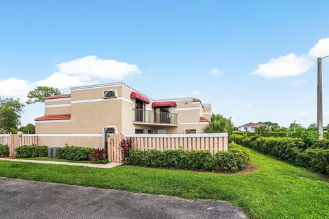 3650 Village Dr #B, Delray Beach, FL 33445