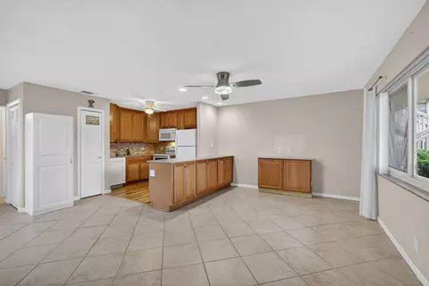 221 Coventry J, West Palm Beach, FL 33417