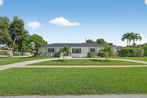 525 Kingfish Rd, North Palm Beach, FL 33408