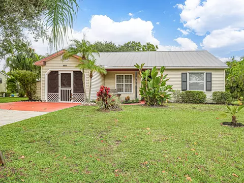 2050 SE West Dunbrooke Cir, Port Saint Lucie, FL 34952