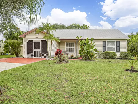 2050 SE West Dunbrooke Cir, Port Saint Lucie, FL 34952