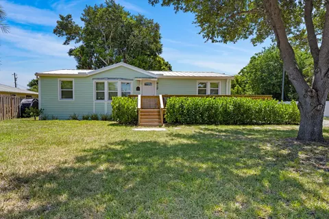 909 SE Hibiscus, Stuart, FL 34996