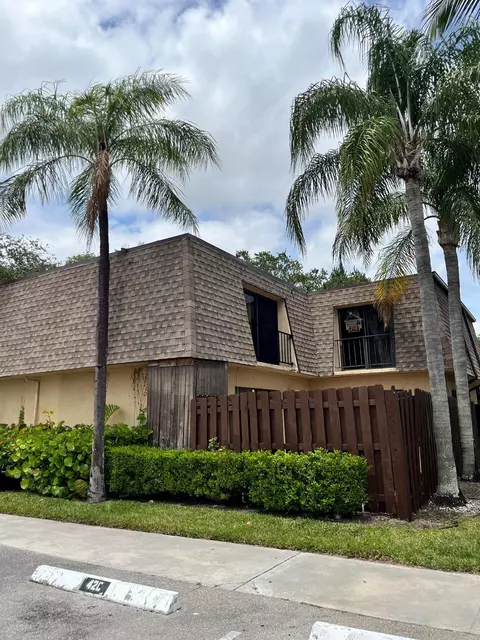 4204 Waterview Cir, Palm Springs, FL 33461