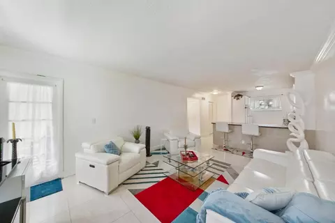 2581 N Garden Dr #206, Lake Worth, FL 33461