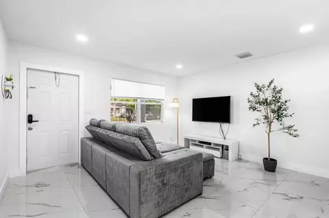 3837 NE 16th Ter, Pompano Beach, FL 33064