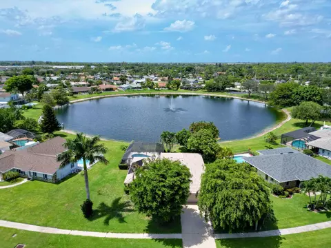 7431 Hazelwood Cir, Lake Worth, FL 33467