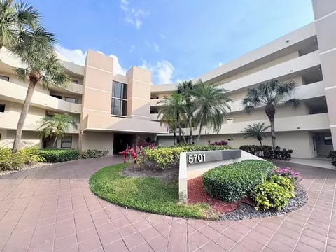 5701 Camino Del Sol #403, Boca Raton, FL 33433