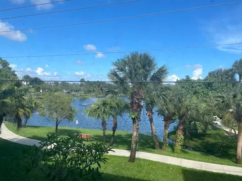 225 Bonnie #212, Palm Springs, FL 33461