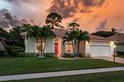 9043 Cypress Hollow Dr, Palm Beach Gardens, FL 33418