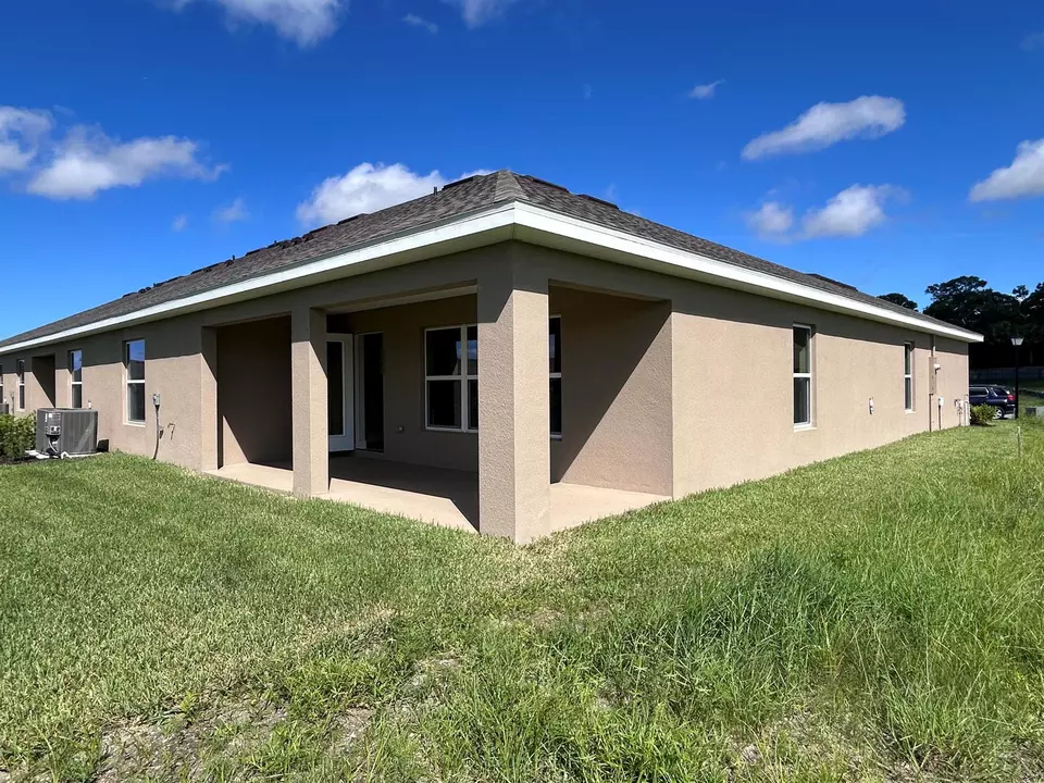 Exterior - 8638 Giovanni Ave, Fort Pierce, FL 34951 photo 4 of 7