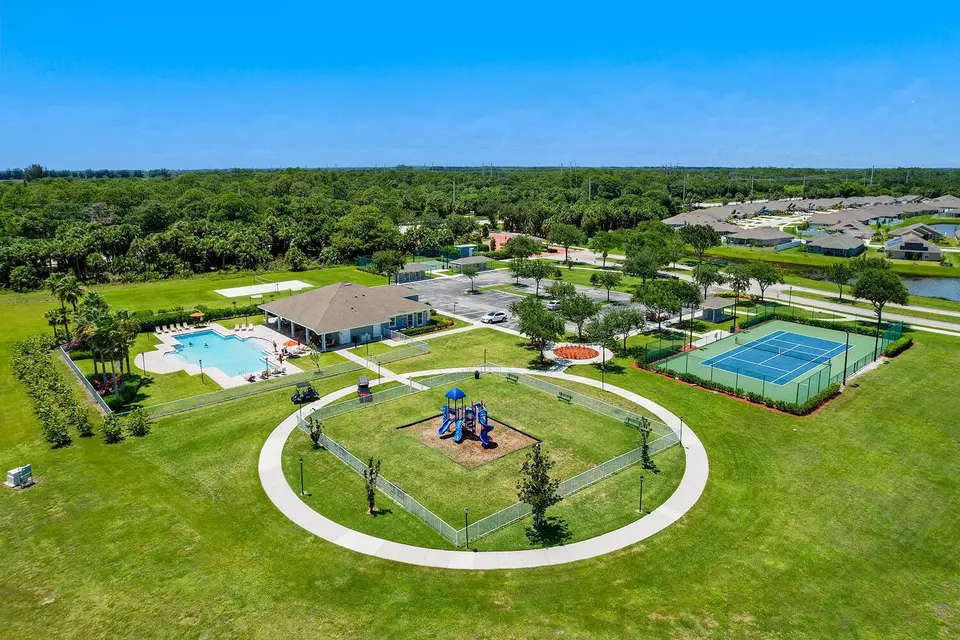 View/Area - 8638 Giovanni Ave, Fort Pierce, FL 34951 photo 5 of 9