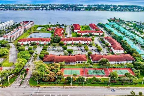 109 Half Moon Cir #G3, Hypoluxo, FL 33462