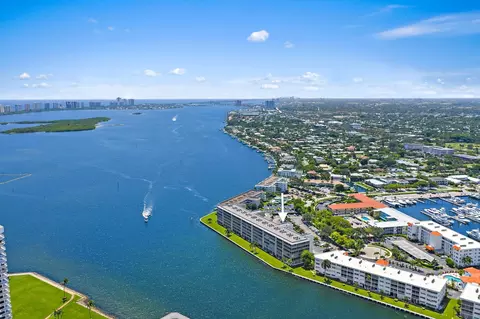 36 Yacht Clb #402, North Palm Beach, FL 33408