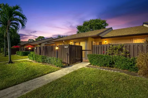 816 Sky Pne #F, Greenacres, FL 33415