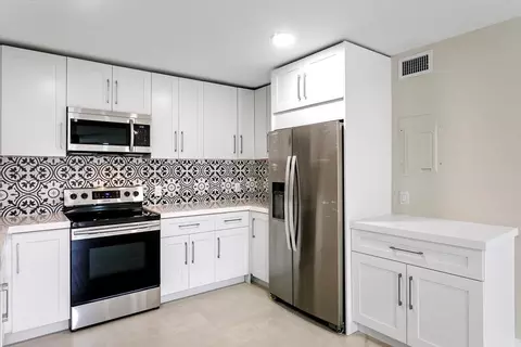 700 Waterside Dr, Hypoluxo, FL 33462