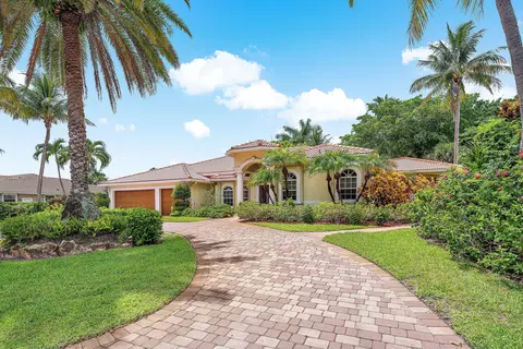 589 N Country Clb, Atlantis, FL 33462