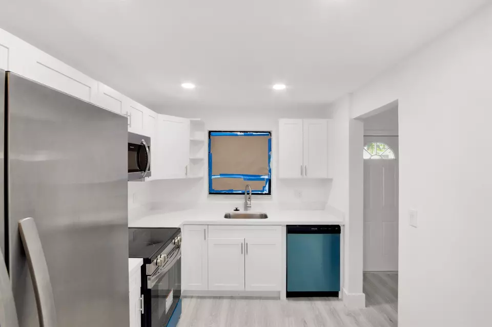 Kitchen - 516 Osprey Dr #15A, Delray Beach, FL 33444 photo 3 of 3