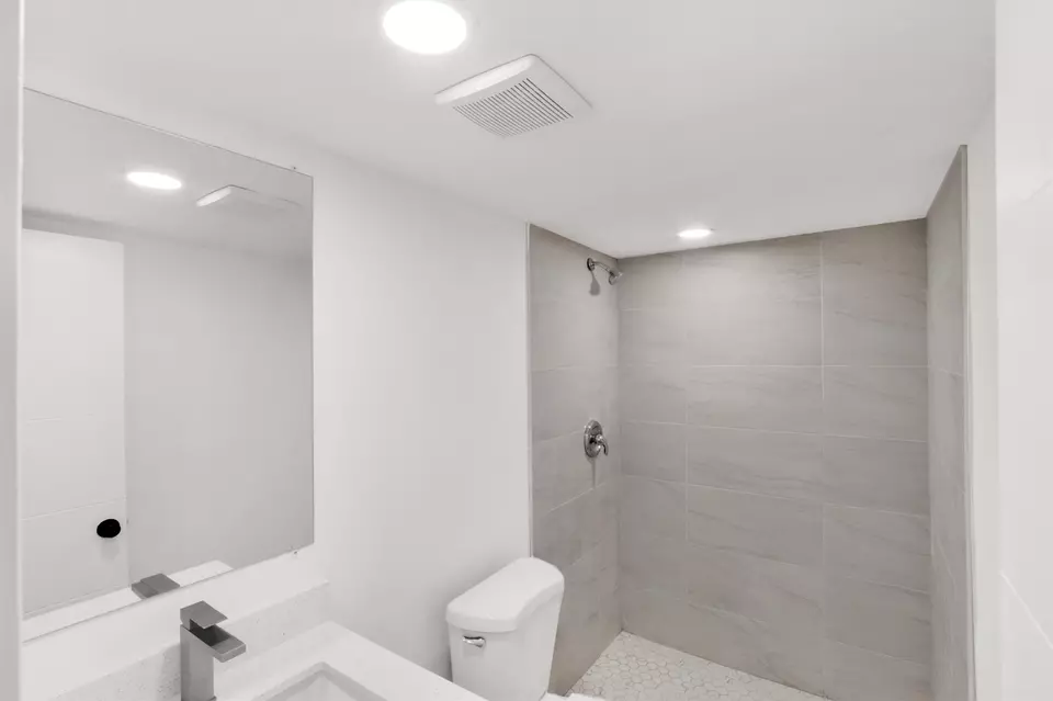 Bath - 516 Osprey Dr #15A, Delray Beach, FL 33444 photo 3 of 3