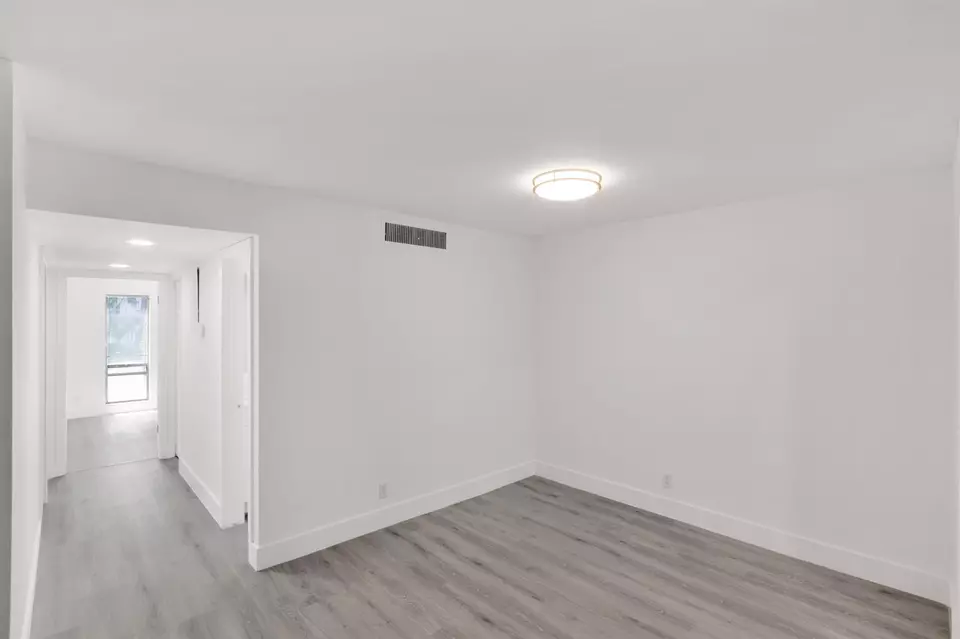 Living - 516 Osprey Dr #15A, Delray Beach, FL 33444 photo 3 of 4