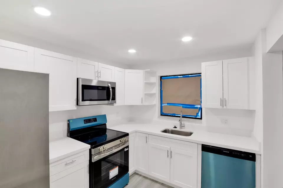 Kitchen - 516 Osprey Dr #15A, Delray Beach, FL 33444 photo 2 of 3