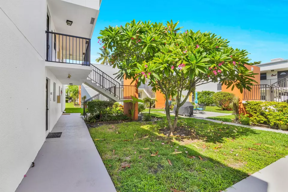Exterior - 516 Osprey Dr #15A, Delray Beach, FL 33444 photo 2 of 4