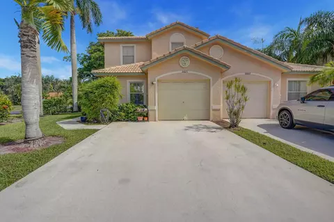 10673 Pelican Dr, Wellington, FL 33414