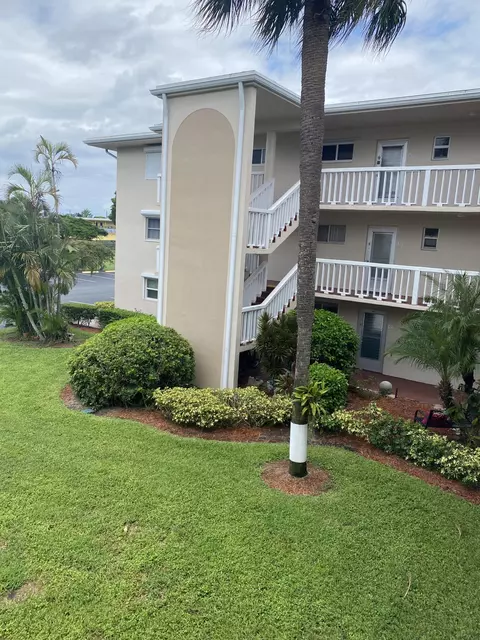 2856 S Garden Dr S #201, Lake Worth, FL 33461