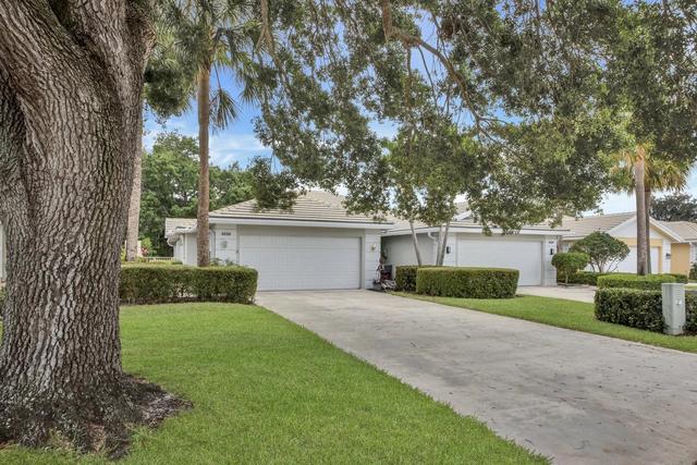 4220 Royal Oak Dr, Palm Beach Gardens, FL 33410
