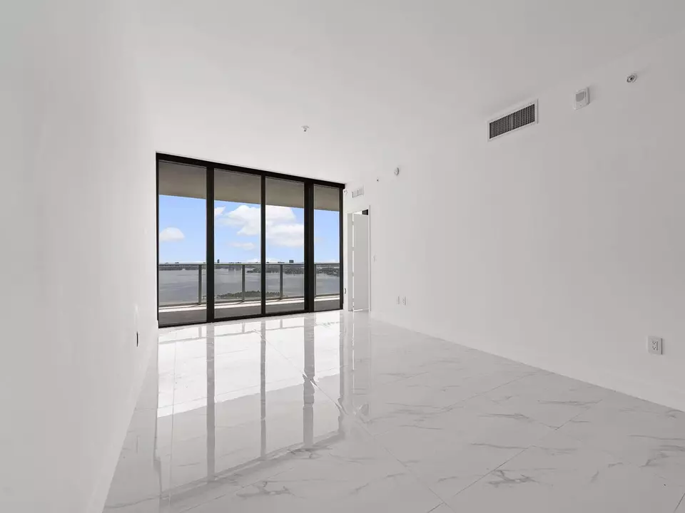 Living - 700 NE 24th St #3002, Miami, FL 33137 photo 4 of 7