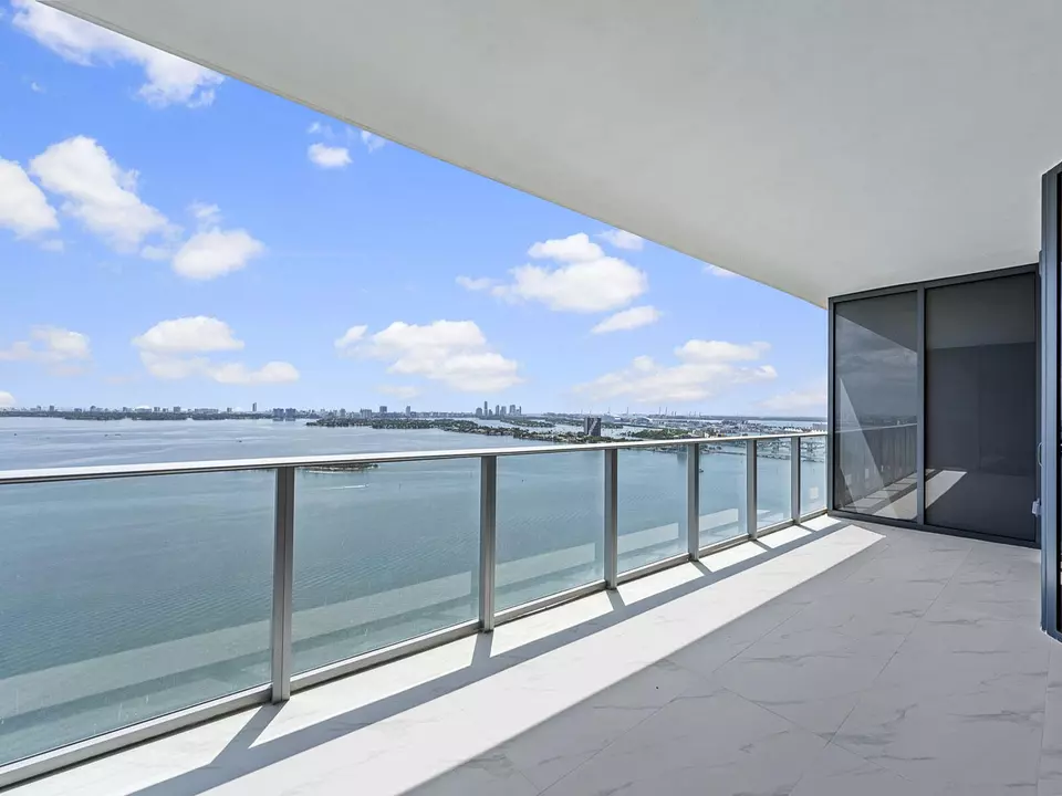 View/Area - 700 NE 24th St #3002, Miami, FL 33137 photo 1 of 12