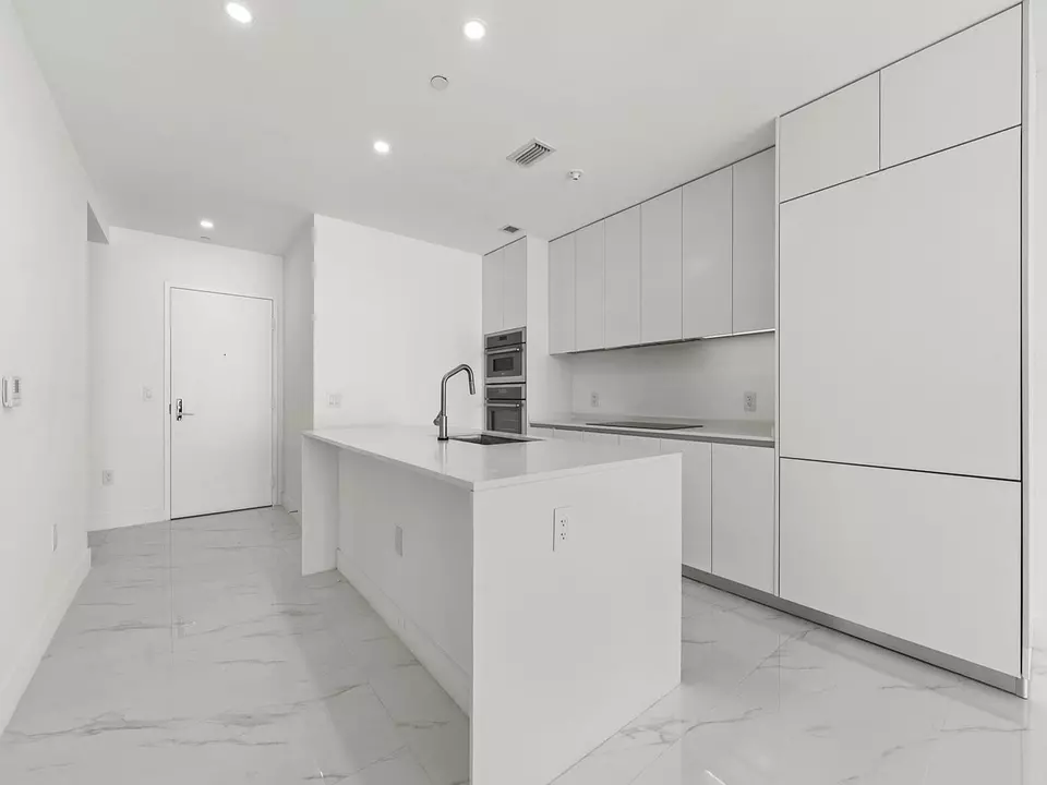 Kitchen - 700 NE 24th St #3002, Miami, FL 33137 photo 2 of 3