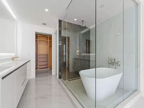 Bath - 700 NE 24th St #3002, Miami, FL 33137 photo 1 of 4