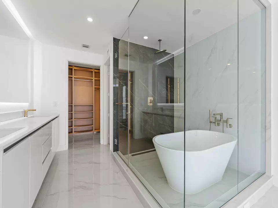 Bath - 700 NE 24th St #3002, Miami, FL 33137 photo 1 of 4