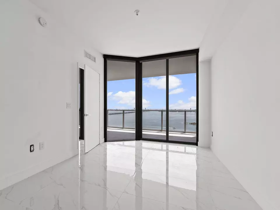 Bedroom - 700 NE 24th St #3002, Miami, FL 33137 photo 1 of 7