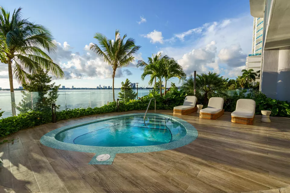 Exterior - 700 NE 24th St #3002, Miami, FL 33137 photo 3 of 5