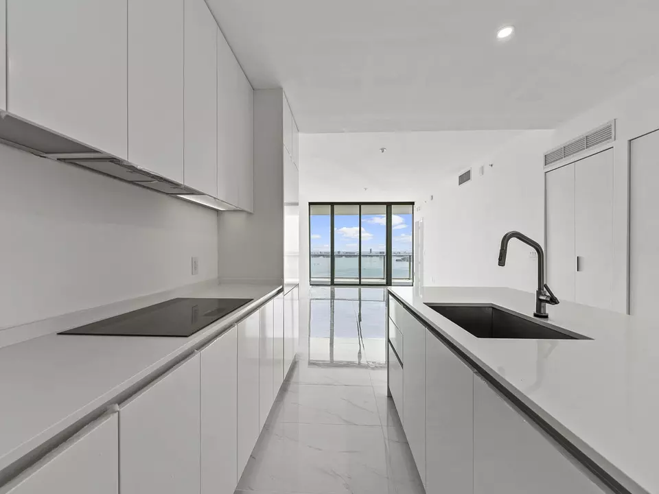 Kitchen - 700 NE 24th St #3002, Miami, FL 33137 photo 3 of 3