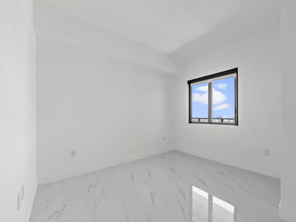 Bedroom - 700 NE 24th St #3002, Miami, FL 33137 photo 4 of 7